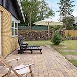 5 Person In Vaeggerlose-by Traum * Bøtø By