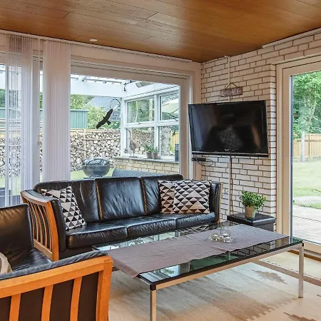 Vakantiehuis 5 Person In Vaeggerlose-by Traum *