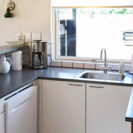 5 Person In Vaeggerlose-by Traum