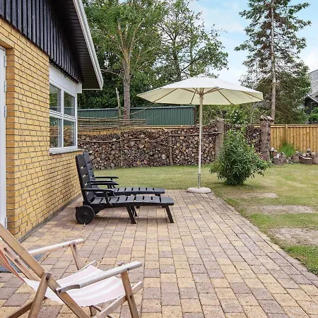 5 Person In Vaeggerlose-by Traum * Bøtø By